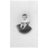 William Ritter bébé est assis sur un coussin